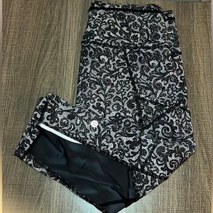 Lululemon Outrun 17" Crop Size 8